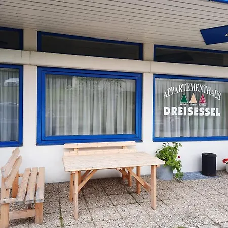 13 Im Haus Dreisessel *