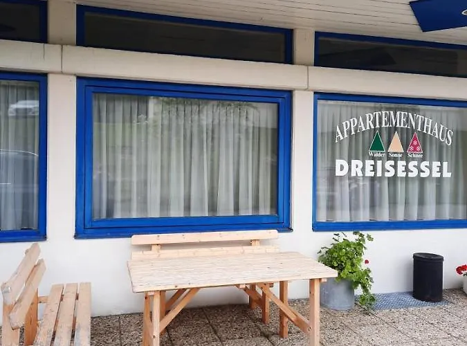 13 Im Haus Dreisessel *